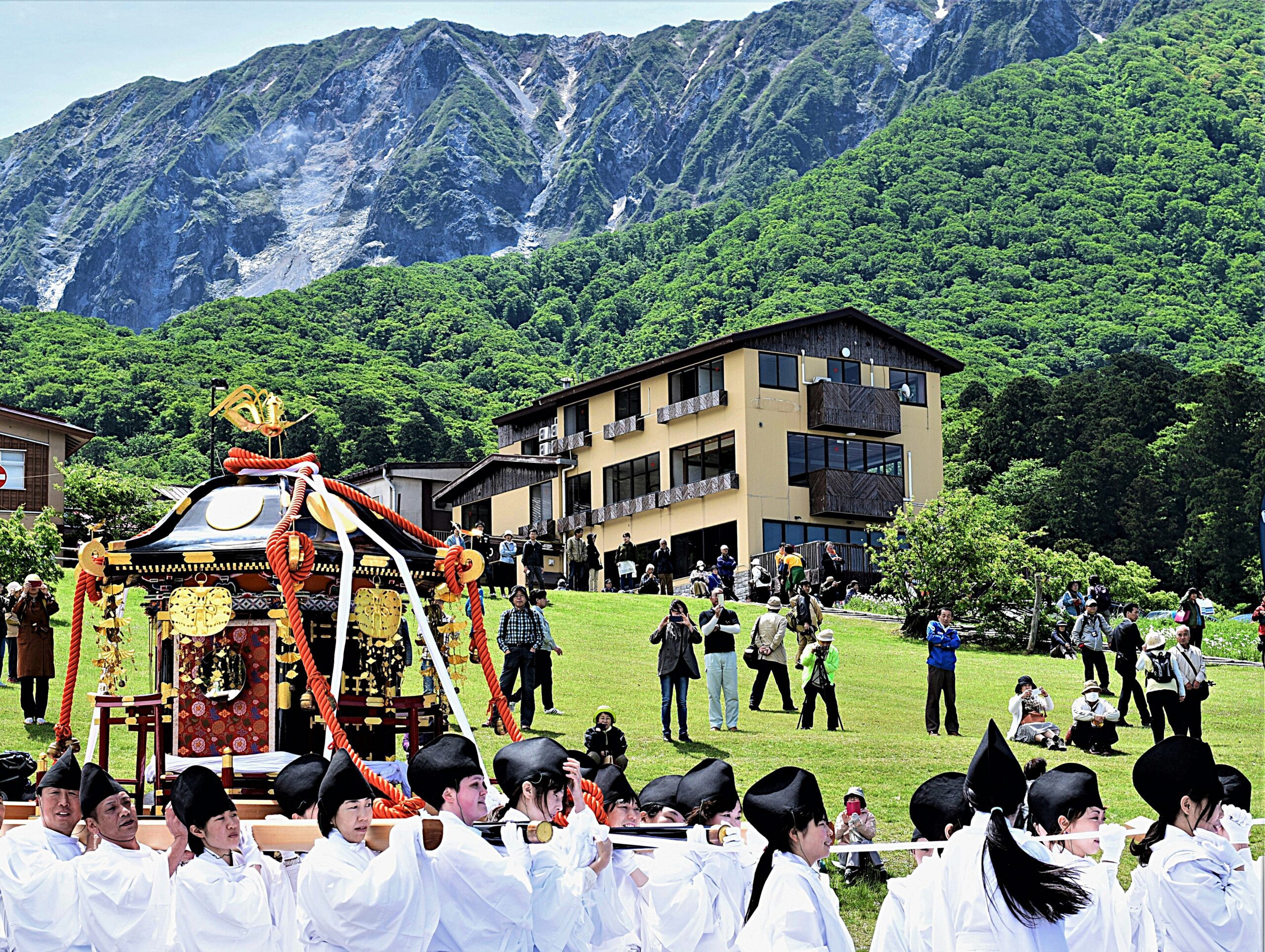 5月23日（土）宿泊・24日（日）参加☆訪日外国人様☆大山御輿行幸☆【JTB】＆【大山町】Participation in the Daisenji Temple Prayer Service “Mikoshi Gyoko” and Straw Craft Experience