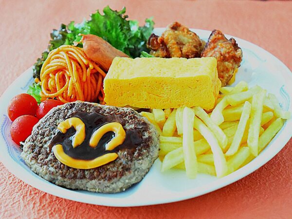 【お盆期間限定】お子様特別料理＆大人にはコーヒー無料と館内利用券500円付きファミリープラン